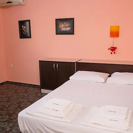 Peach Coloured 2-bdr By The Sea Garden * Varna