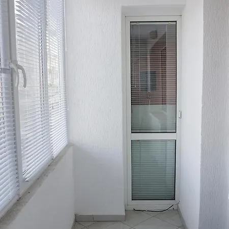 Peach Coloured 2-bdr By The Sea Garden Apartment *