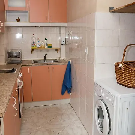Apartment Peach Coloured 2-bdr By The Sea Garden *