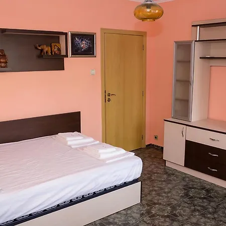 Peach Coloured 2-bdr By The Sea Garden * Varna