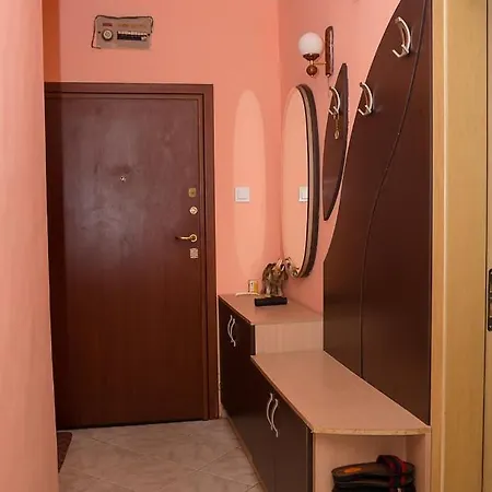 Apartment Peach Coloured 2-bdr By The Sea Garden Varna