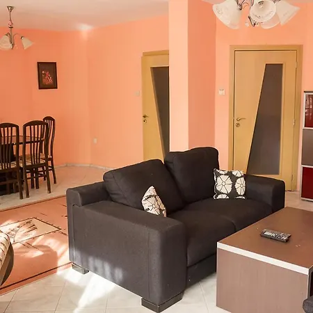 Peach Coloured 2-bdr By The Sea Garden * Varna